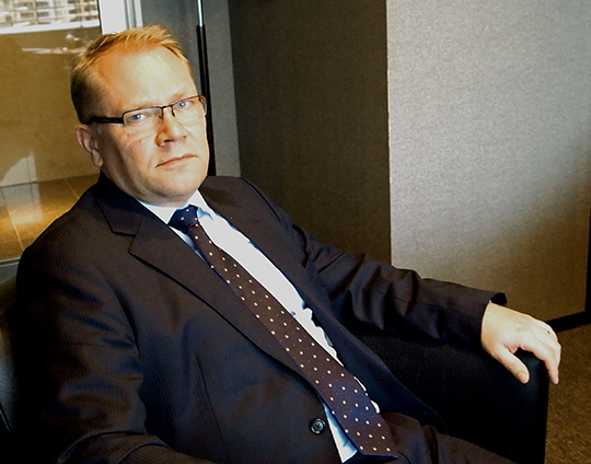 Jan Grönblad on työskennellyt vajaat kolme vuotta Japanissa. Hänet valittiin suomalais-japanilaisen kauppakamarin varapuheenjohtajaksi viime keväänä. Kuva: Jaakko Takalainen