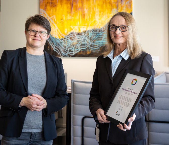 Secretary General of Seta Kerttu Tarjamo and TEK's Work Life Specialist Sirkku Pohja at TEK's office in Pasila.