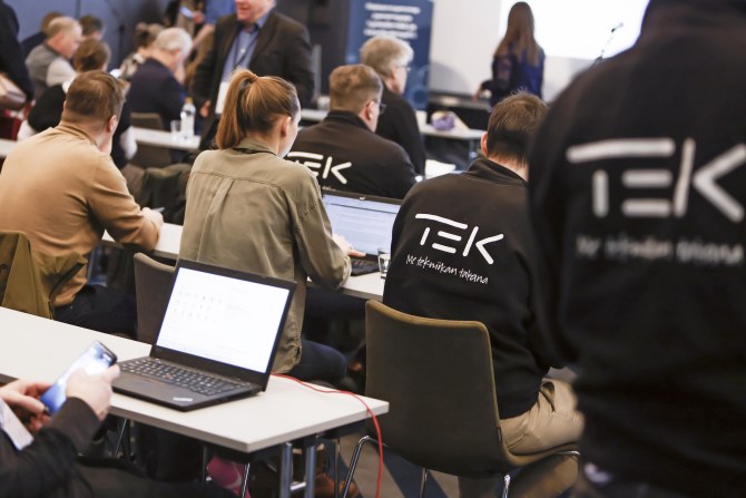 TEK-takkeja.