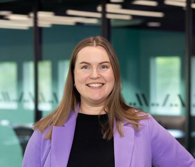 Profiilikuvassa Laura Nykänen.