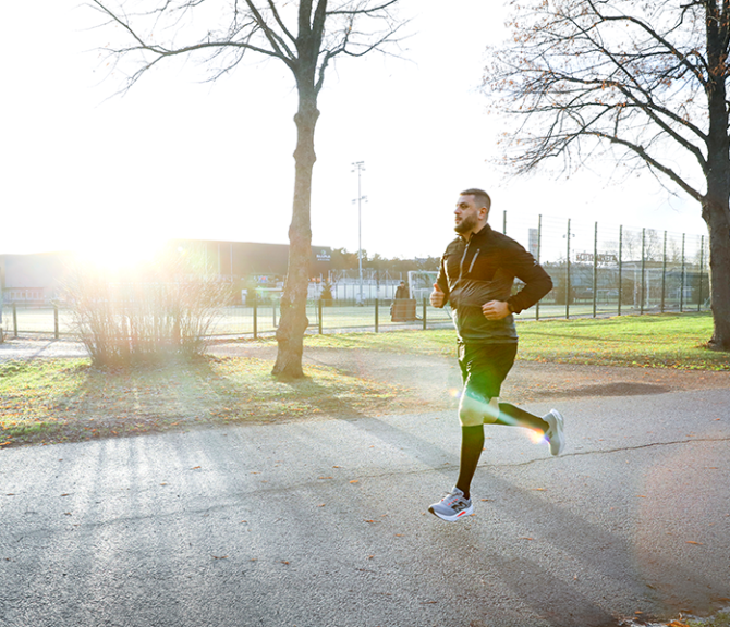 Artur Brutyan juoksee.