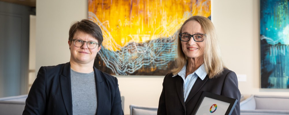 Secretary General of Seta Kerttu Tarjamo and TEK's Work Life Specialist Sirkku Pohja at TEK's office in Pasila.