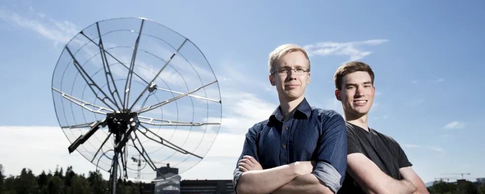 Pyörä ja kaksi miestä