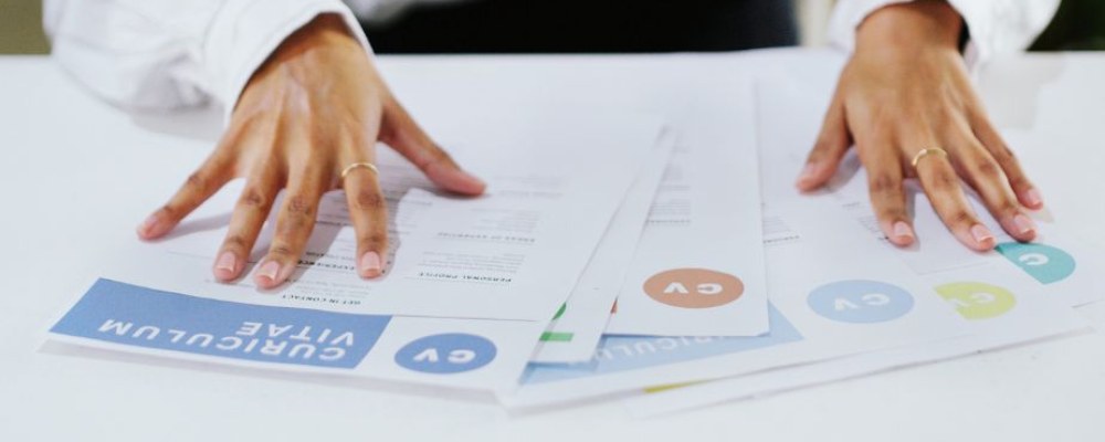 kädet, sormukset, CV, alanvaihtaja