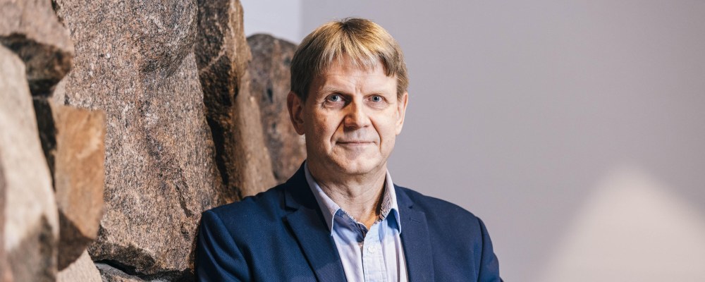 Henkilökuvassa Aalto-yliopiston dekaani Jouko Lampinen.