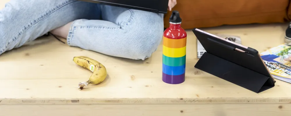 juomapullo, sateenkaari, opiskelija