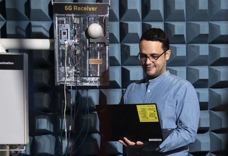 Onel Alcaraz López in 6 G Flagship test laboratory