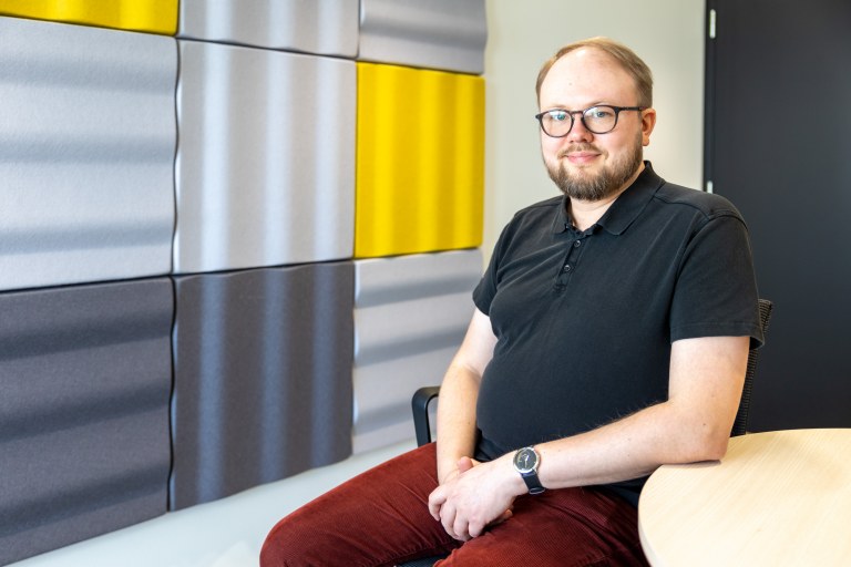 Kuvassa on TEKille diplomityönsä tehnyt Antti Ilmavirta