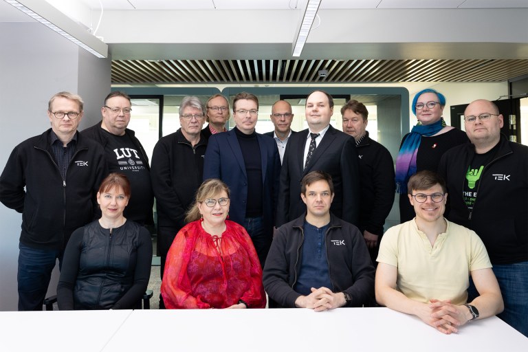 Yksityisen sektorin valiokunta.
