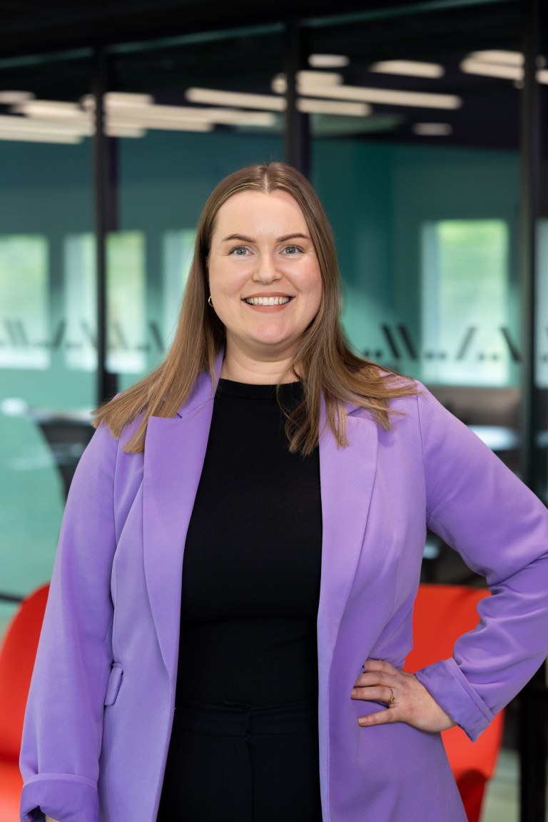 Profiilikuvassa Laura Nykänen.