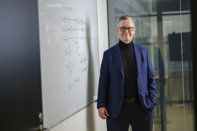 Henkilökuvassa QMillin toimitusjohtaja Hannu Kauppinen.