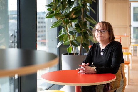 Tuula Oksanen toimii Itä-Suomen yliopistossa työterveyden professorina.
