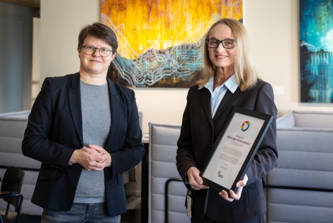 Secretary General of Seta Kerttu Tarjamo and TEK's Work Life Specialist Sirkku Pohja at TEK's office in Pasila.