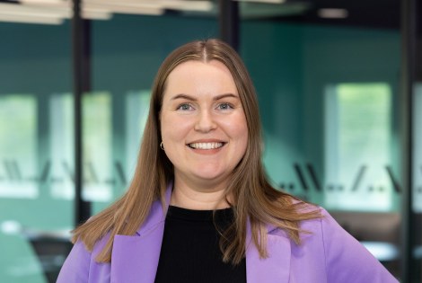 Profiilikuvassa Laura Nykänen.