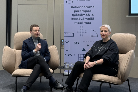 Robert Sundman ja Suvi-Anne Siimes TEKin Valtuustoareenassa