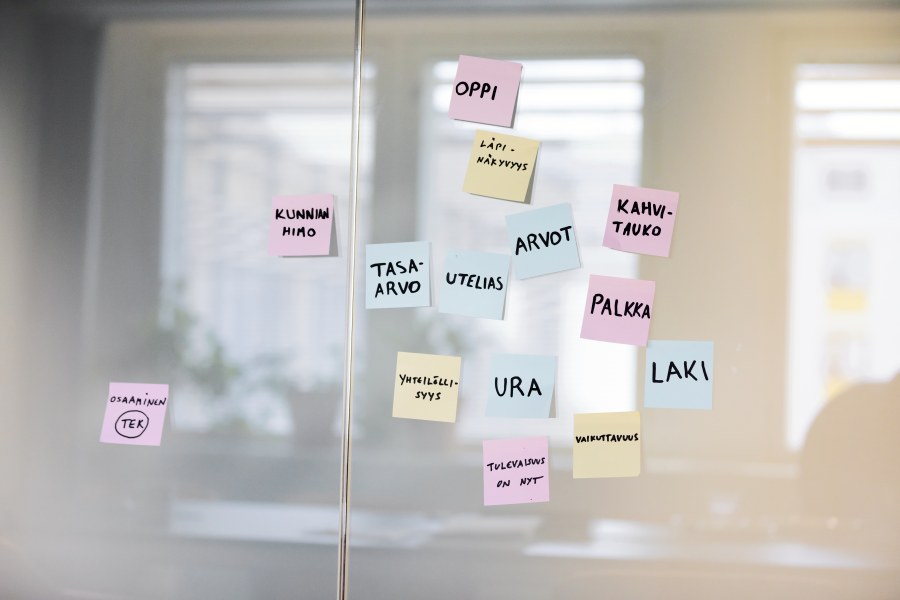 Arvot post-it lapuilla