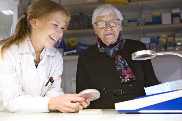 PhD thesis prize was given to Suvi Santala (left), in this picture with her grandmother Aino Hietala, who has been most interested in Suvi's research.