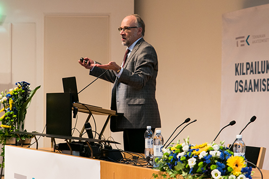 Aalto-yliopiston professori Martti Mäntylän mukaan tulevaisuuden tuotteet hyödyntävät internetin kaiken tiedon.