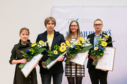 Parhaista opinnäytetöistä palkittiin Suvi Santala (vas.), Peter Hedman, Ida Korpivaara ja Anssi Rantasalo.